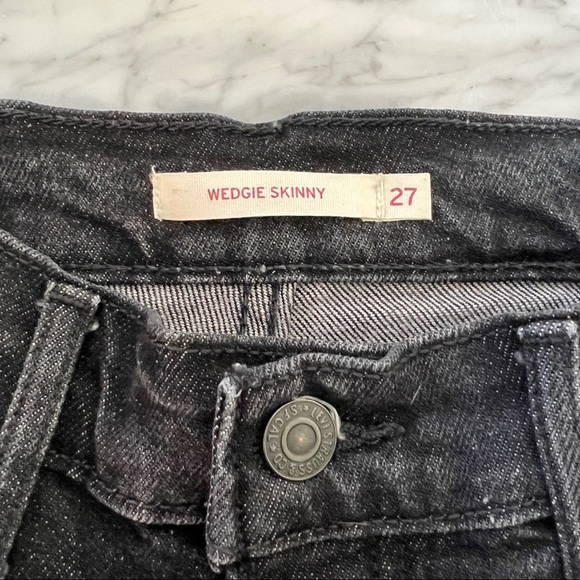 Levi’s Wedgie Faded Black Jean - Picture 5 of 6